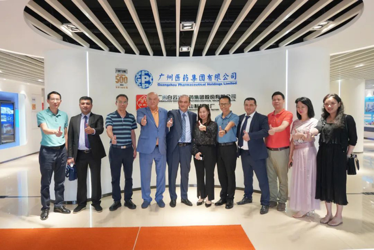 乌兹别克斯坦共和国首都塔什干市卫生和流行病及公共卫生部部长一行到J9国际集团调研交流